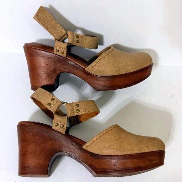 b.o.c. Tan Faux Leather Platform Clog Women 6M Sandals Wood Wedge Heel - Picture 10 of 15